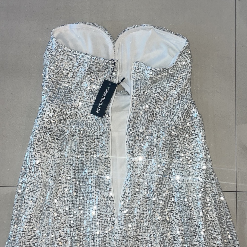PrettyLittleThing | SILVER SEQUIN WIRE DETAIL BANDEAU WIDE LEG JUMPSUIT - Picture 9 of 9